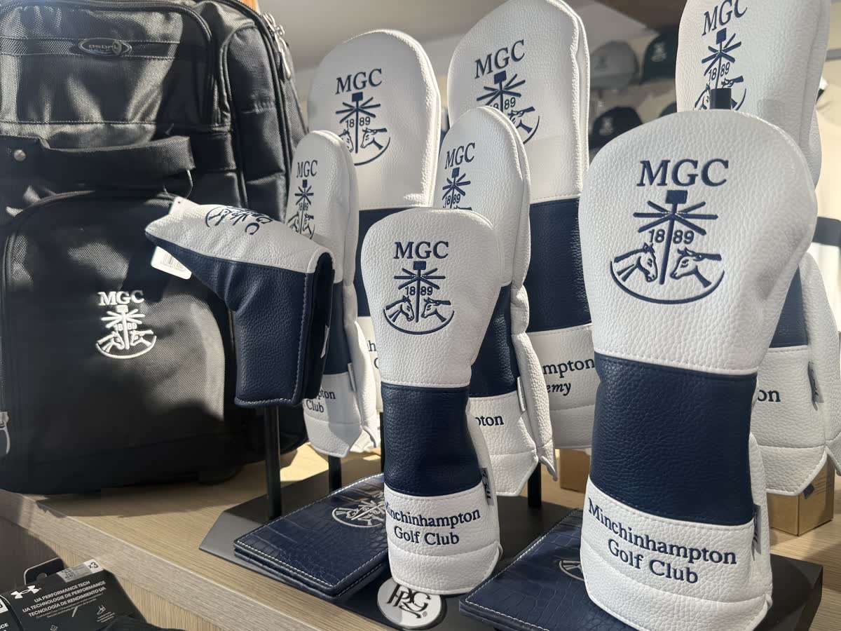 Headcovers embroidered with the club crest